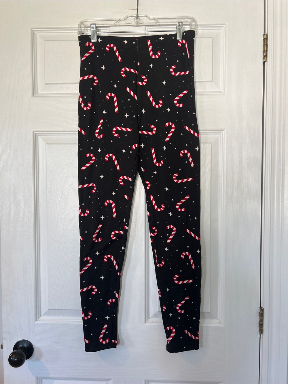 🌷6/$20🌷 Urban Heritage Black Leggings with Red & White Candy Cane Print
